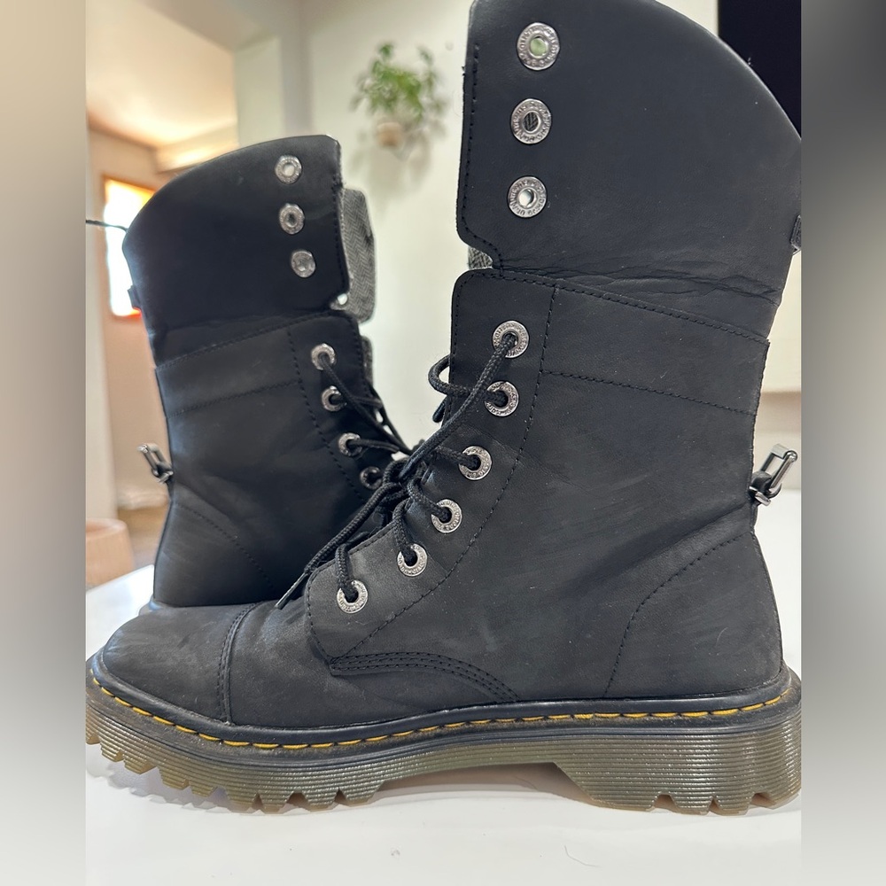 Size 41 Women’s Doc Martens Foldover Flannel Lined Combat Boots